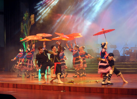 nha hat ca mua nhac dan gian viet bac 70 nam tu hao voi sac mau dan gian viet bac 15