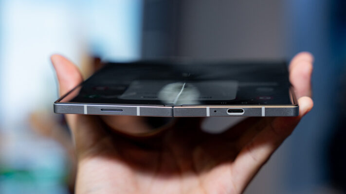galaxy z fold6 co man hinh phu rong lon