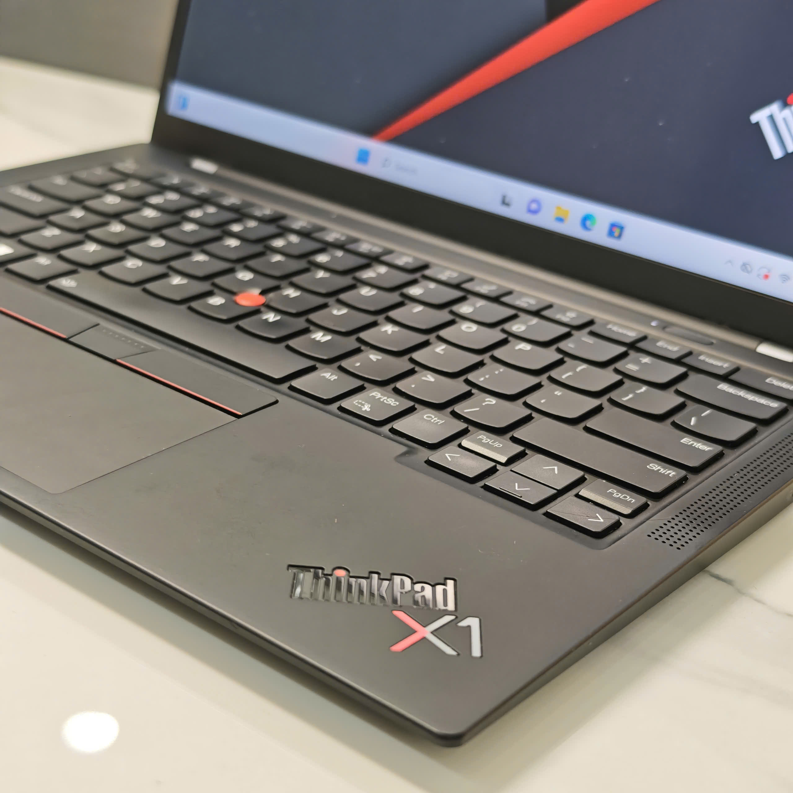 lenovo-thinkpad-x1-carbon-gen-10 lenovo-thinkpad-x1-carbon-gen-10