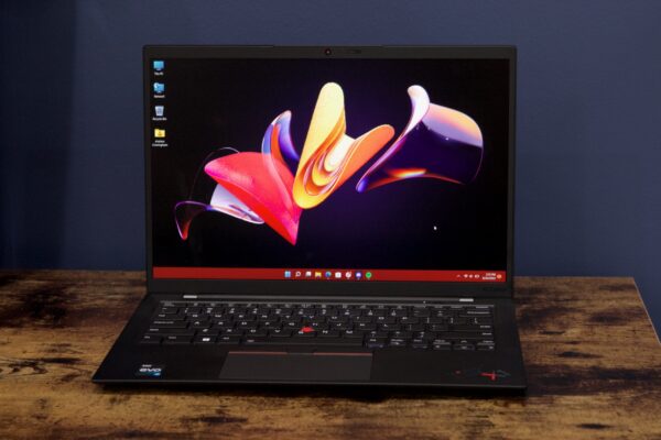 Laptop Lenovo ThinkPad X1 Carbon Gen 10 | i7 - 12th | RAM 16GB/SSD 256GB | 14 inch Full HD lenovo-thinkpad-x1-carbon-gen-10