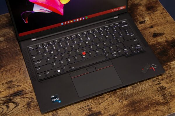 Laptop Lenovo ThinkPad X1 Carbon Gen 10 | i7 - 12th | RAM 16GB/SSD 256GB | 14 inch Full HD lenovo-thinkpad-x1-carbon-gen-10